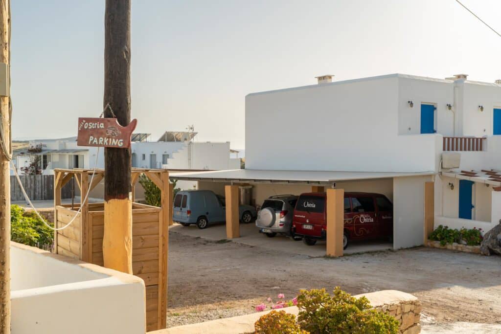 villa-ostria-koufonissia-exterior-parking-garden-3 svg+xml;charset=utf