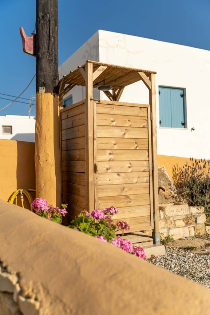 villa-ostria-koufonissia-exterior-parking-garden-8 svg+xml;charset=utf