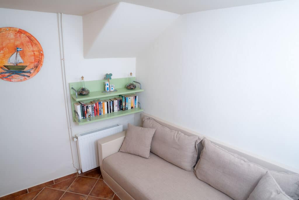 places-to-stay-in-koufonissia-split-level-apartment-2 svg+xml;charset=utf