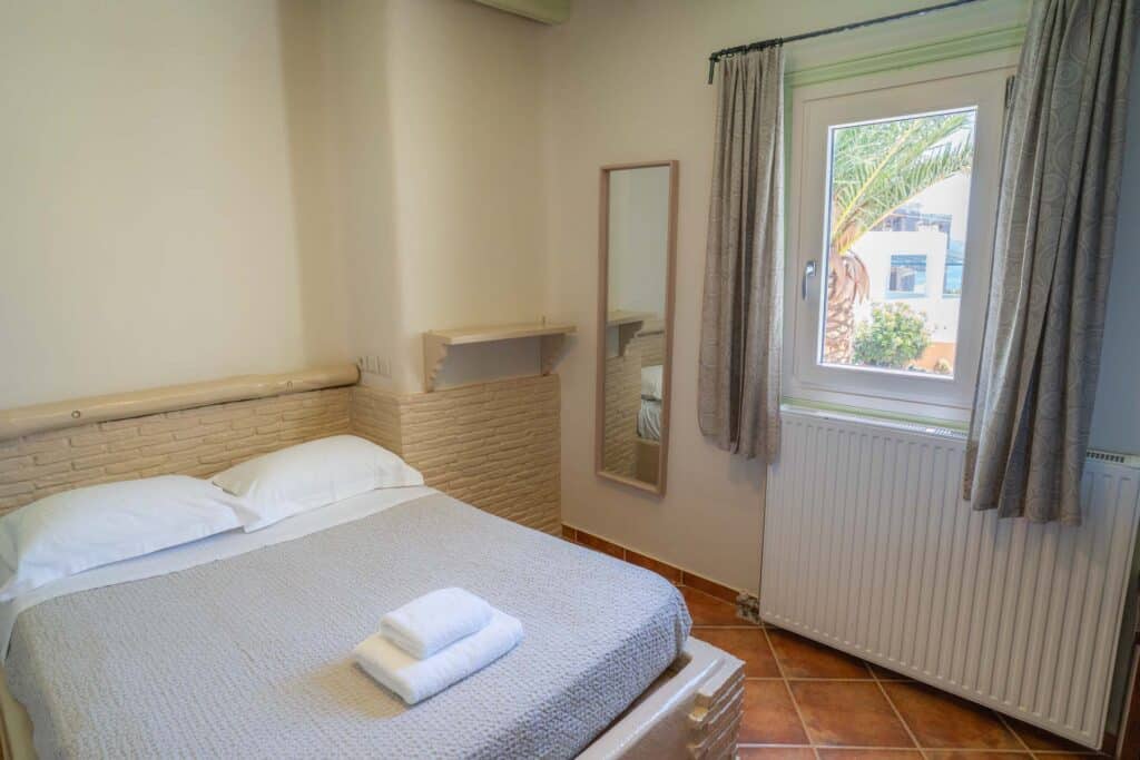 places-to-stay-in-koufonissia-split-level-apartment-6 svg+xml;charset=utf