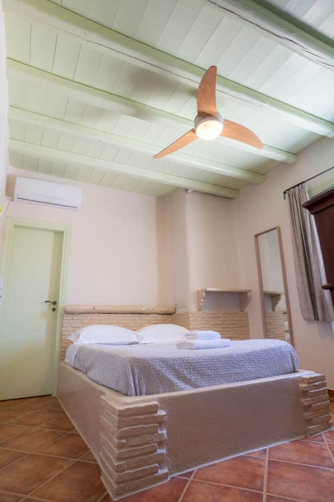 places-to-stay-in-koufonissia-split-level-apartment-7 svg+xml;charset=utf