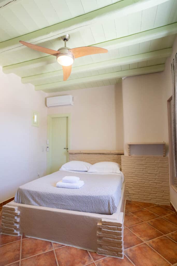 places-to-stay-in-koufonissia-split-level-apartment-8 svg+xml;charset=utf