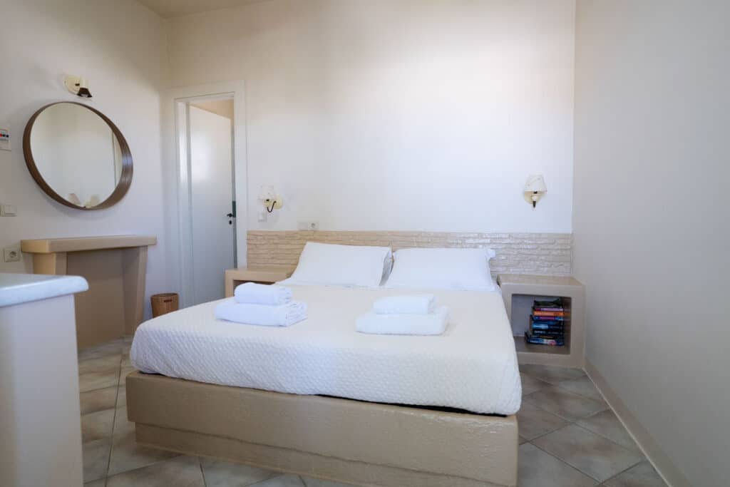 places-to-stay-in-koufonissia-standard-double-room-1 svg+xml;charset=utf