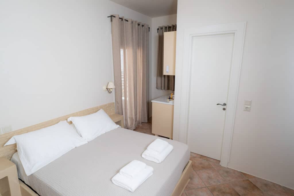 places-to-stay-in-koufonissia-standard-double-room-25 svg+xml;charset=utf