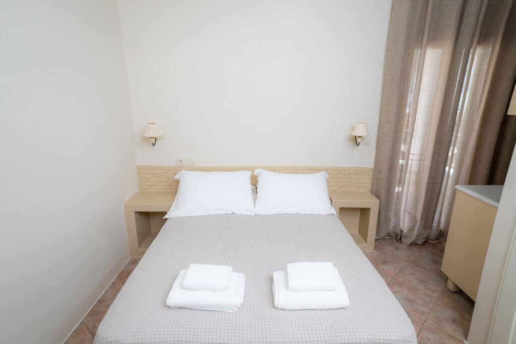 places-to-stay-in-koufonissia-standard-double-room-30 svg+xml;charset=utf