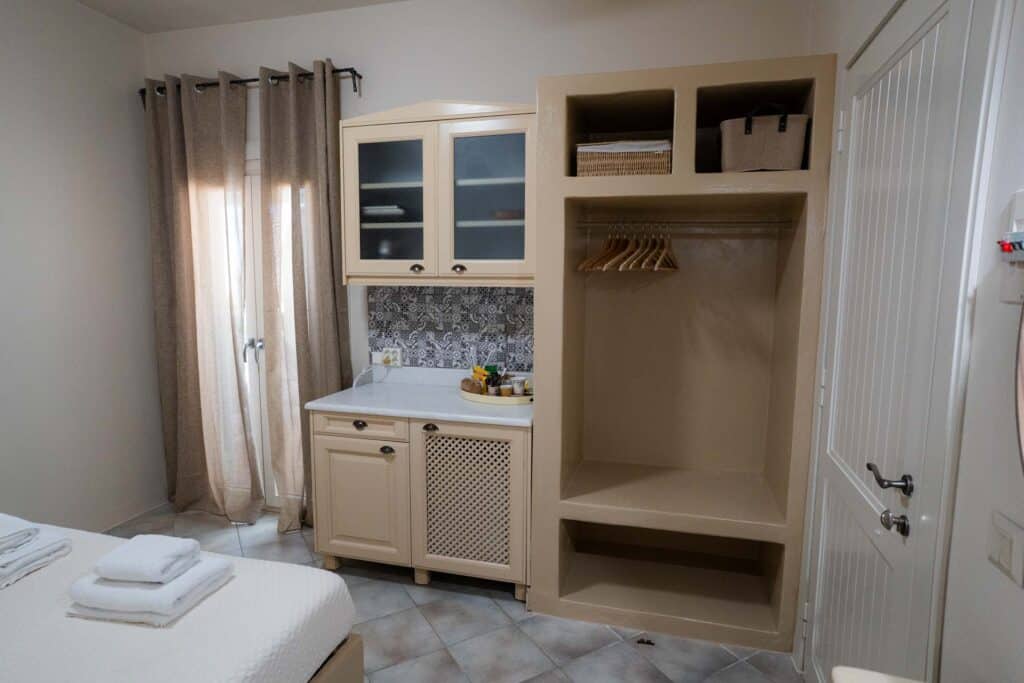 places-to-stay-in-koufonissia-standard-double-room-7 svg+xml;charset=utf