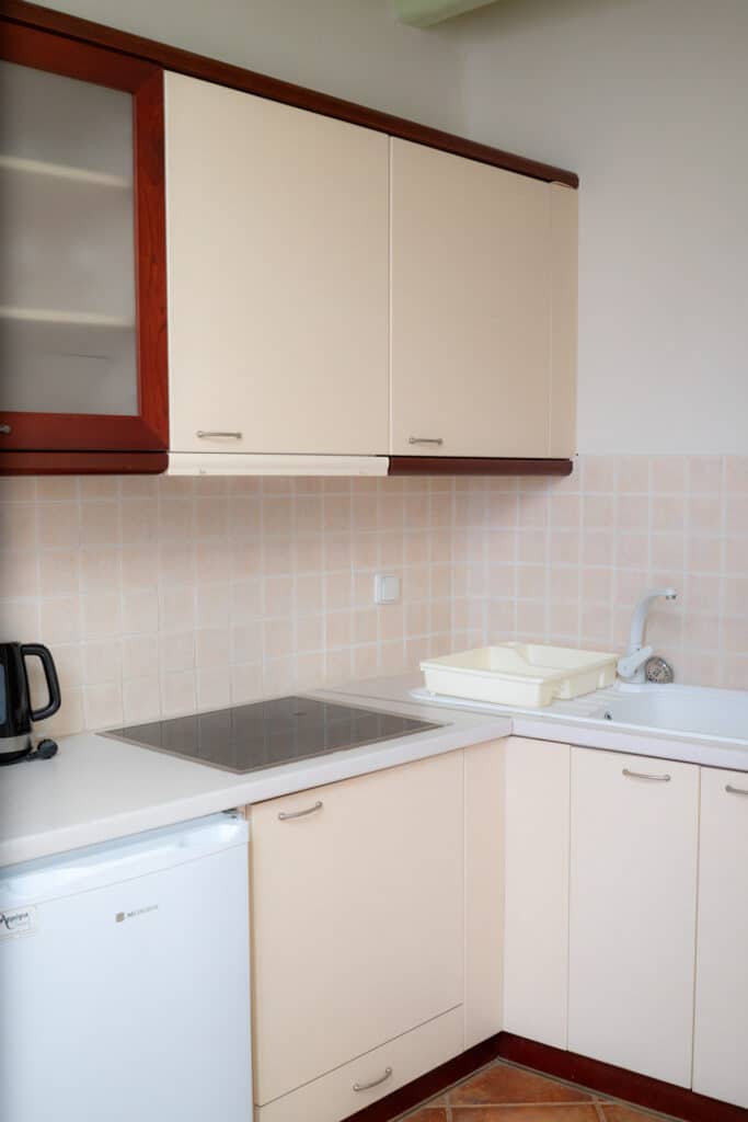 places-to-stay-in-koufonissia-top-floor-apartment-13 svg+xml;charset=utf