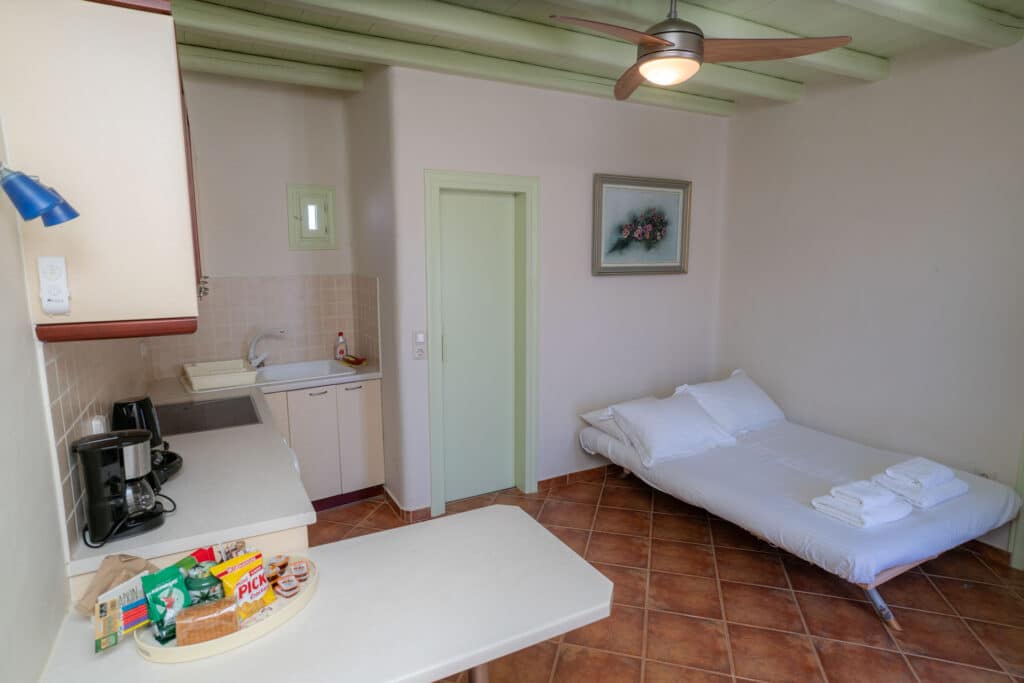 places-to-stay-in-koufonissia-top-floor-apartment-8 svg+xml;charset=utf